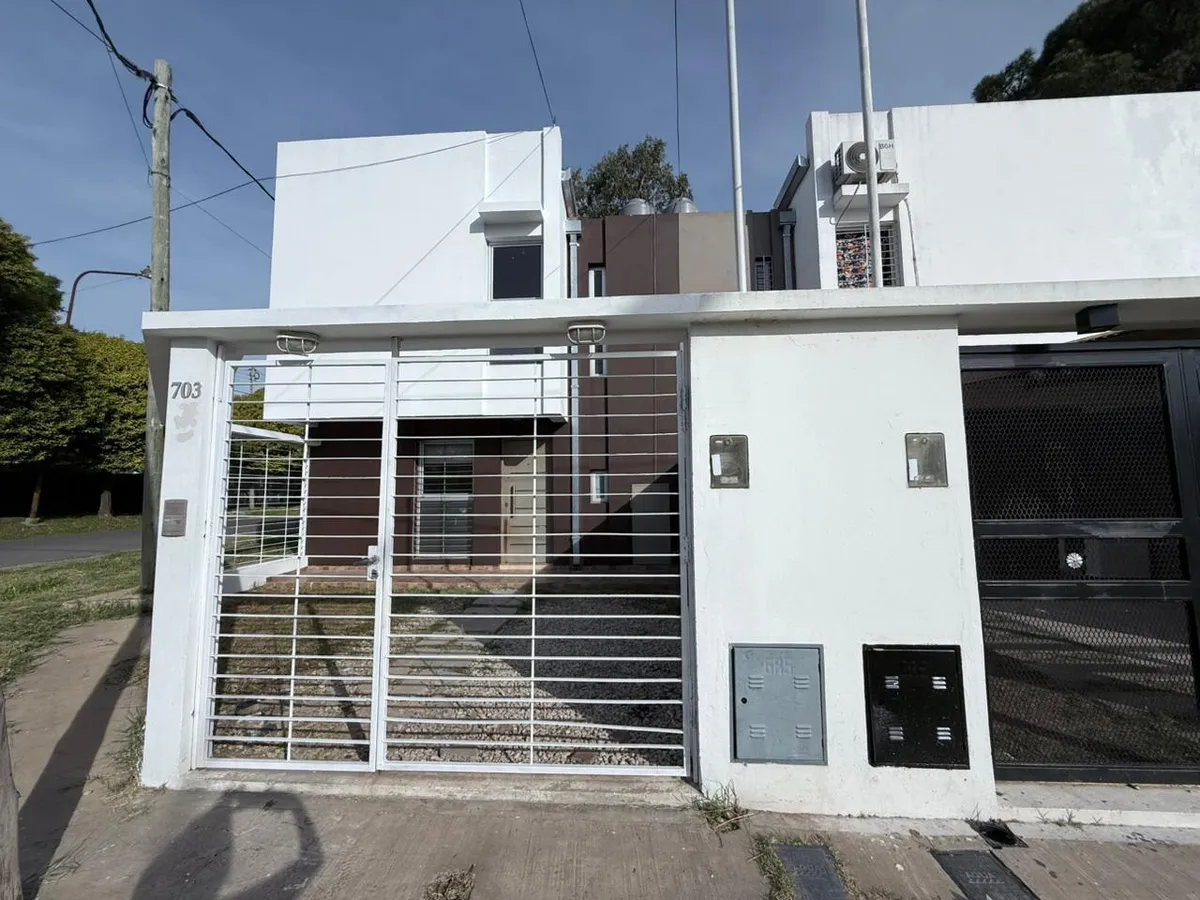 Duplex en Venta en Los Hornos